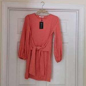 Gorgeous dress with flattering tie